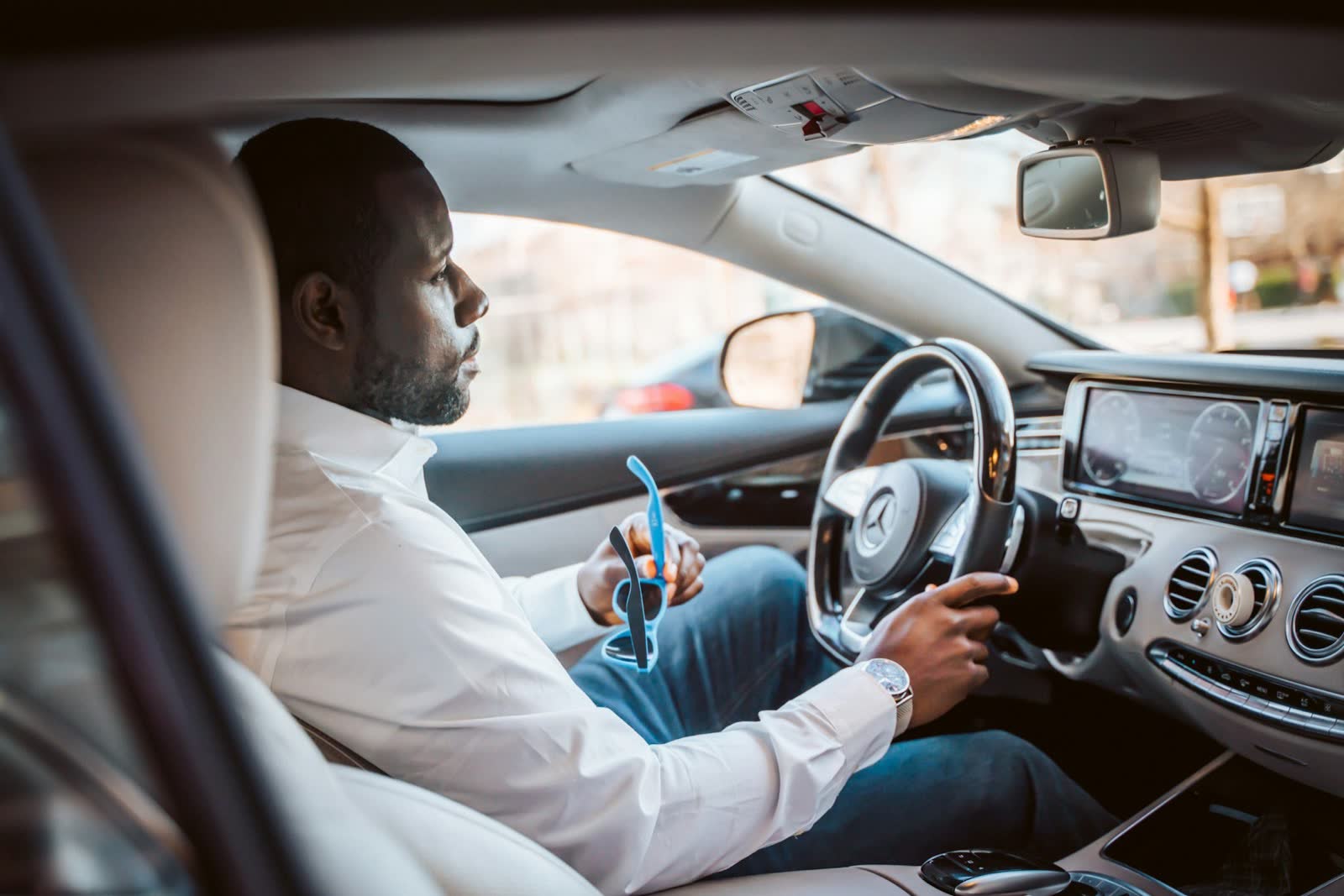 Chauffeur au volant